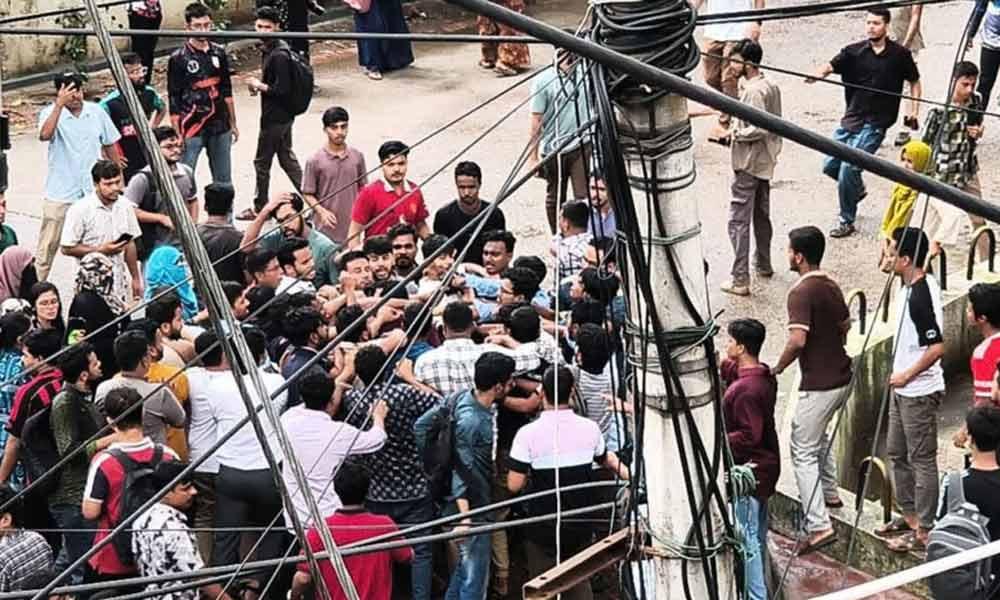 জবিতে ছাত্রদল-শিবির সংঘর্ষ, উত্তপ্ত ক্যাম্পাস